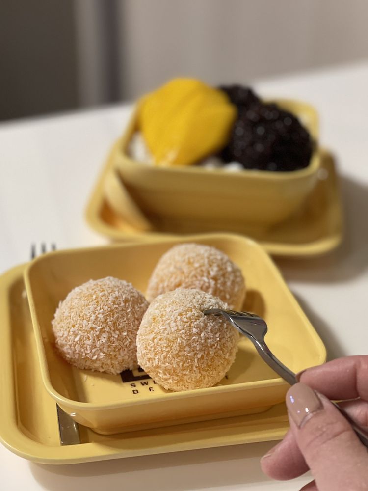 SWEETHONEY DESSERT 112 Photos & 22 Reviews 5358 Grimmer St, Burnaby