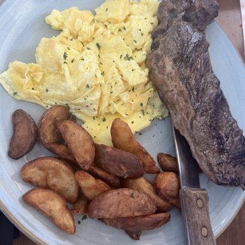 Main Kitchen Cafe - Steak and Eggs - New American Near Me - Granada Hills, California
