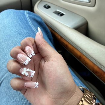 Lilah's Nail Lounge - Nail Salons Near Me - Beaumont, California