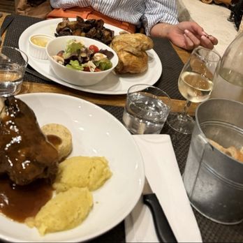 La Caravelle - Restaurants Near Me - Arles, 13
