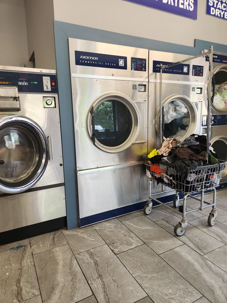 CENTER SQUARE LAUNDROMAT AND SHIPPING Updated October 2024 365