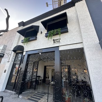 Jesse’s Grind Coffee Bar - Outside front entrance IG: @ammysalamii - Coffee & Tea Near Me - Los Angeles, California