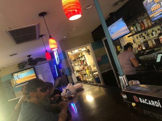 Maxx's Food & Drink by null