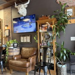 Slik Barber Lounge - entrance