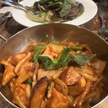 Top Thai - Basil Udon, Beef Green Curry - Thai Near Me - New York, New York Top Thai - Basil Udon, Beef Green Curry - Thai Near Me - New York, New York