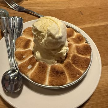 BJ's Restaurant & Brewhouse - Graham Cracker S'Mores Pizookie - New American Near Me - Melbourne, Florida