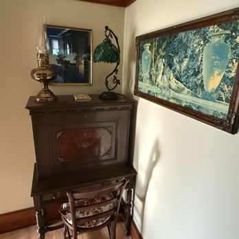 Hauberg Estates - Corner desk - Civic Center Near Me - Rock Island, Illinois
