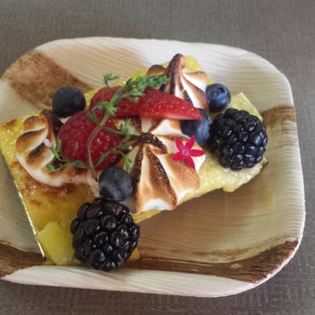 Artizen - Lemon Bar with fresh fruits, toasted marshmallow topping. Very good - Cafes Near Me - Honolulu, Hawaii Artizen - Lemon Bar with fresh fruits, toasted marshmallow topping. Very good - Cafes Near Me - Honolulu, Hawaii