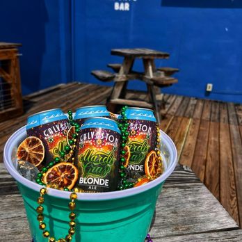 Avenue Axe - Outside patio & beer bucket - Axe Throwing Near Me - Port Neches, Texas Avenue Axe - Outside patio & beer bucket - Axe Throwing Near Me - Port Neches, Texas