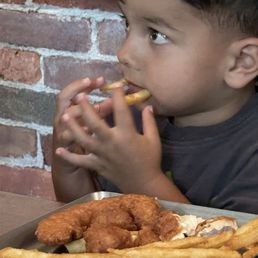 Kids plate nuggets
