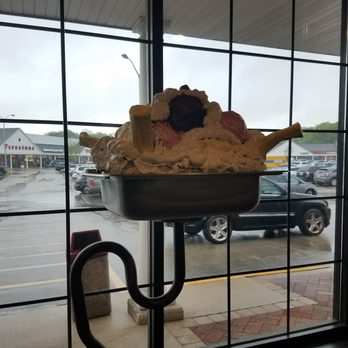Colonial Cafe - Naperville - Ice Cream & Frozen Yogurt Near Me - Naperville, Illinois