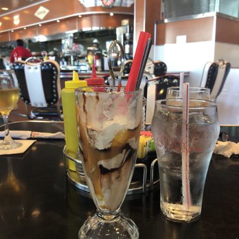 Ruby's Diner - Diners Near Me - Commerce, California