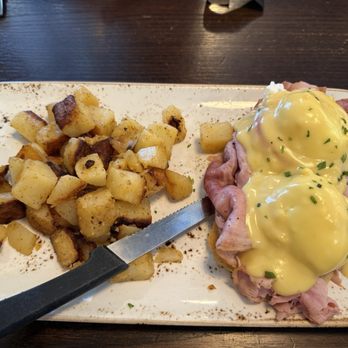 First Watch - Classic benedict - Breakfast & Brunch Near Me - Orlando, Florida First Watch - Classic benedict - Breakfast & Brunch Near Me - Orlando, Florida