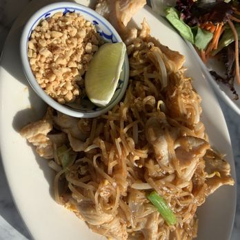 Niyom Thai Kitchen - Pad Thai Lunch Special - Thai Near Me - Flushing, New York Niyom Thai Kitchen - Pad Thai Lunch Special - Thai Near Me - Flushing, New York