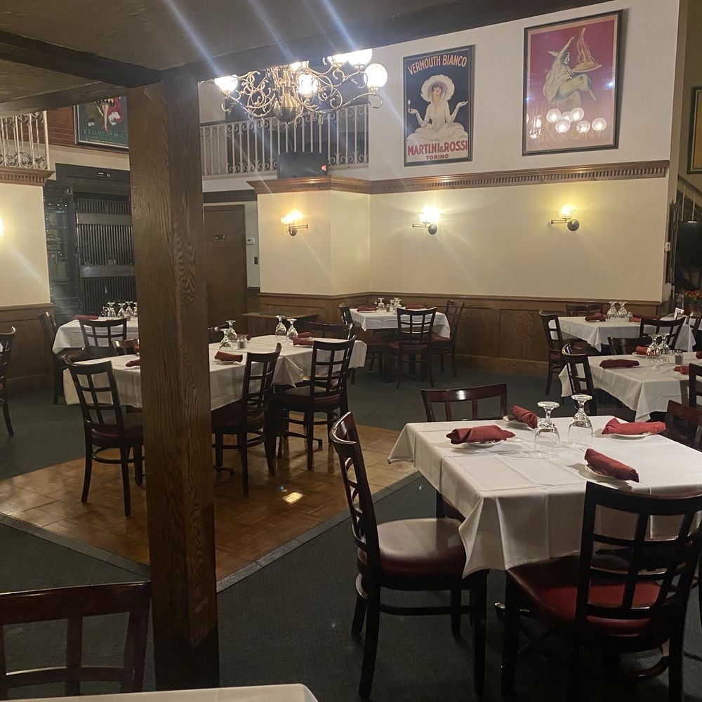 Twisted Vine Restaurant - Dining room - Italian Near Me - Derby, Connecticut Twisted Vine Restaurant - Dining room - Italian Near Me - Derby, Connecticut