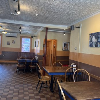 Harvest Moon Deli - Dining area - Delis Near Me - Bangor, Maine Harvest Moon Deli - Dining area - Delis Near Me - Bangor, Maine