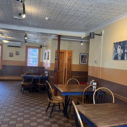 Harvest Moon Deli - Dining area