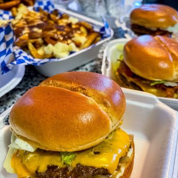 Munchies N’more - a hamburger and fries - Food Trucks Near Me - Ottawa, Ontario Munchies N’more - a hamburger and fries - Food Trucks Near Me - Ottawa, Ontario