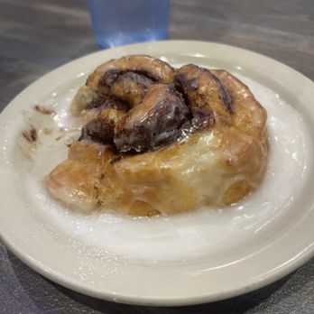 Granny’s Kitchen - FREE Cinnamon Roll that our server brought us since it was our 1st visit! - Breakfast & Brunch Near Me - Oklahoma City, Oklahoma