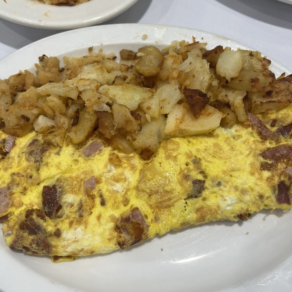 Van Dorn Diner - Ham & Cheese Omelette with bacon - Diners Near Me - Alexandria, Virginia Van Dorn Diner - Ham & Cheese Omelette with bacon - Diners Near Me - Alexandria, Virginia