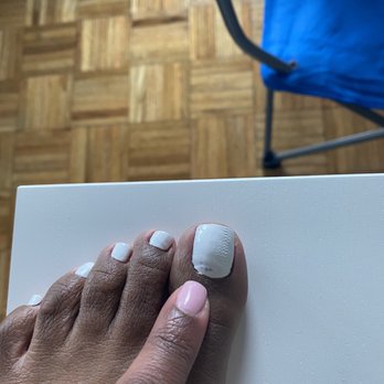 Soyo Nails - That mark ... the man that did my nails didn't even try to fix it, and the other is to show you I couldn't even dry my nails the right way. - Nail Salons Near Me - Yonkers, New York