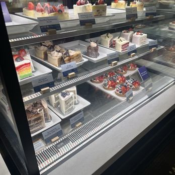 Paris Baguette - Cases of sliced cakes and whole cakes - Bakeries Near Me - Avon, Ohio Paris Baguette - Cases of sliced cakes and whole cakes - Bakeries Near Me - Avon, Ohio