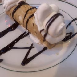 Uncle Vinnie's Clam Bar - Cannoli