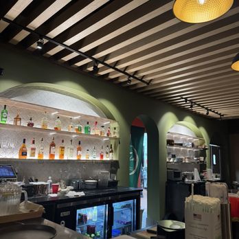 Kiin Thai Sushi - Bar area - Thai Near Me - Cambridge, Massachusetts