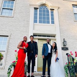 Couples Limousines - Photo shoot before prom