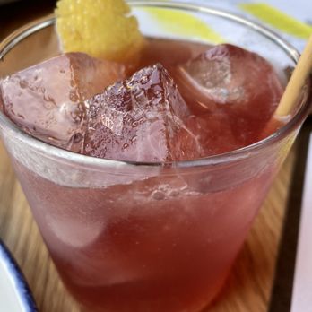 Giant - Seasonal Spritzer - New American Near Me - Chicago, Illinois Giant - Seasonal Spritzer - New American Near Me - Chicago, Illinois