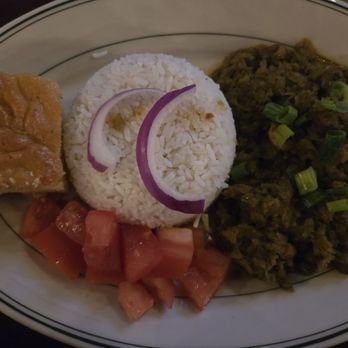 My Brother's Crawfish - Crawfish étouffée - comes with rice garnished with onion, diced tomatoes, and a side of cornbread - Cajun/Creole Near Me - Portland, Oregon