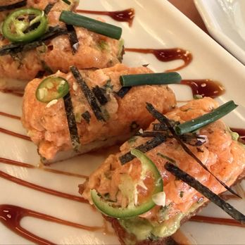 The Smith - Spicy Salmon Tartare. (Crispy Rice on bottom) Lives up to its name. Spicy! - New American Near Me - New York, New York The Smith - Spicy Salmon Tartare. (Crispy Rice on bottom) Lives up to its name. Spicy! - New American Near Me - New York, New York