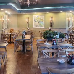 Sea Level Restaurant - Dining area
