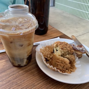 Zak The Baker - Blueberry muffin and iced coffee - Kosher Near Me - Miami, Florida Zak The Baker - Blueberry muffin and iced coffee - Kosher Near Me - Miami, Florida