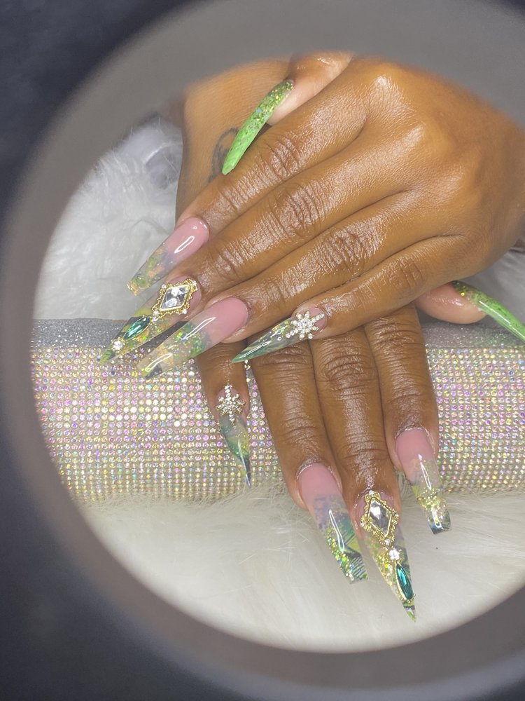 QUEENZ PALACE OF NAILS Updated October 2024 17 Photos Kansas City