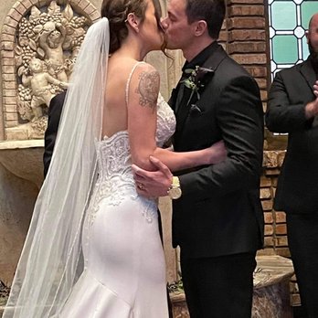 The Cruz Building - Bride and groom kissing at ceremony fountain. Note how not many decorations were needed because the venue is beautiful as is. - Venues & Event Spaces Near Me - Miami, Florida The Cruz Building - Bride and groom kissing at ceremony fountain. Note how not many decorations were needed because the venue is beautiful as is. - Venues & Event Spaces Near Me - Miami, Florida