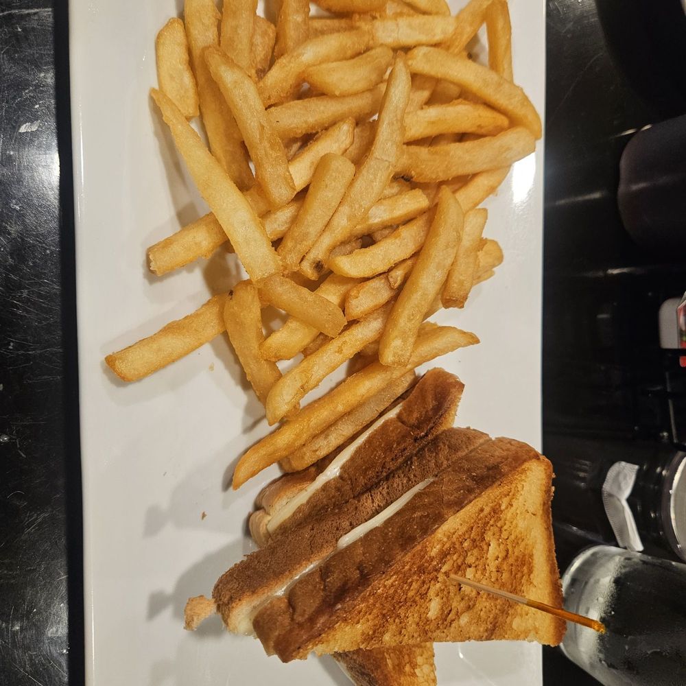 Salem's Retreat - Grilled cheese and fries - Breakfast & Brunch Near Me - Salem, Massachusetts Salem's Retreat - Grilled cheese and fries - Breakfast & Brunch Near Me - Salem, Massachusetts