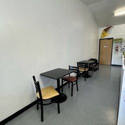 Ruben’s Icecream Y Antojitos Mexicanos - Indoor seating area