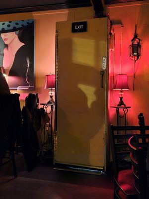 Tarbender's Lounge by null