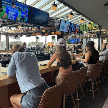 Monarch Ocean Pub - bar area - Gastropubs Near Me - Del Mar, California