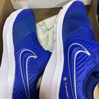 DICK'S Sporting Goods - Sneaker shopping - Sporting Goods Near Me - Danvers, Massachusetts