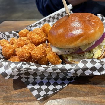 Poole's Public House - Chicken sandwich - Breakfast & Brunch Near Me - Spokane, Washington