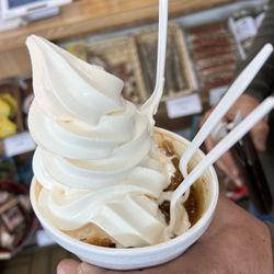 Georgia Peach World - Peach cobbler with vanilla peach ice cream swirl!! Very shareable!