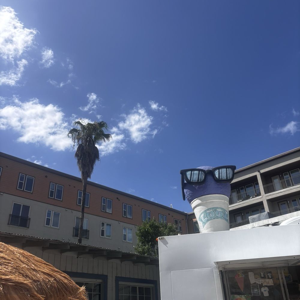 Sno-Beach - fun exterior/sitting area - Shaved Ice Near Me - Austin, Texas