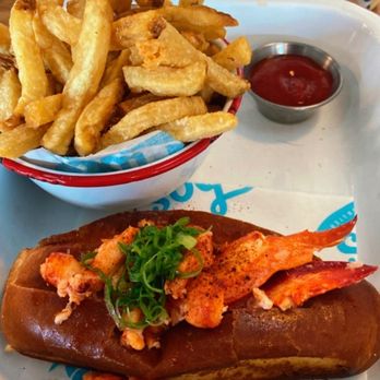 Garbo’s - Lobster roll and fries - Seafood Near Me - Austin, Texas