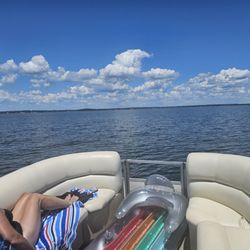 Lazy Waves Pontoon Rentals and Water Sports - Beautiful day one the water