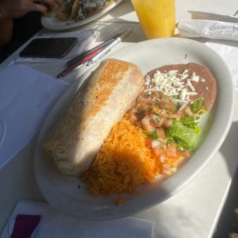 La Cantina Grill - Chicken Tinga Burrito - Mexican Near Me - Chicago, Illinois La Cantina Grill - Chicken Tinga Burrito - Mexican Near Me - Chicago, Illinois