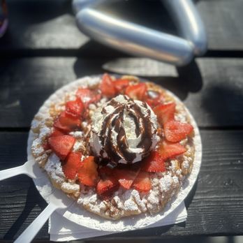 Fun'l Frenzy - Strawberry funnel cake - Food Trucks Near Me