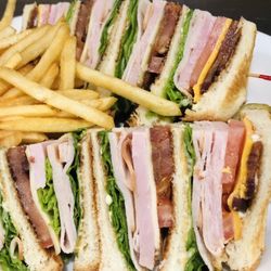 Little Oscar's Restaurant - Clubhouse