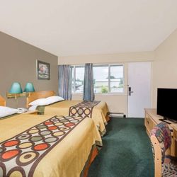 Super 8 by Wyndham Quesnel BC - Guest room